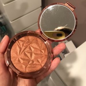 Becca Shimmering Skin Perfector